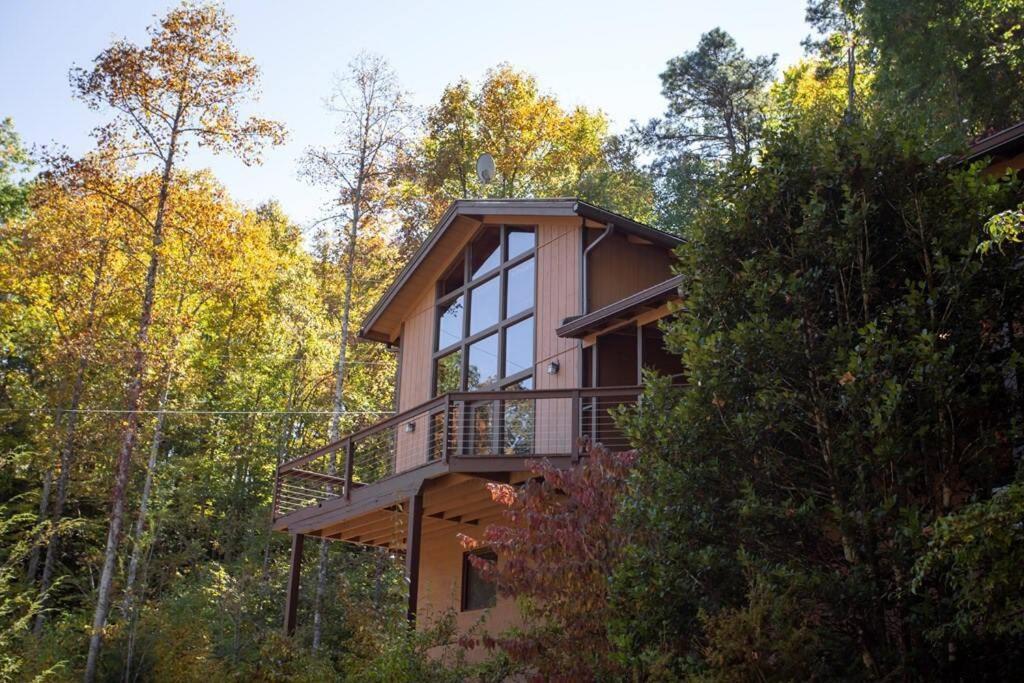 Family Near Smoky Mtn Entrance Nantahala Chalet